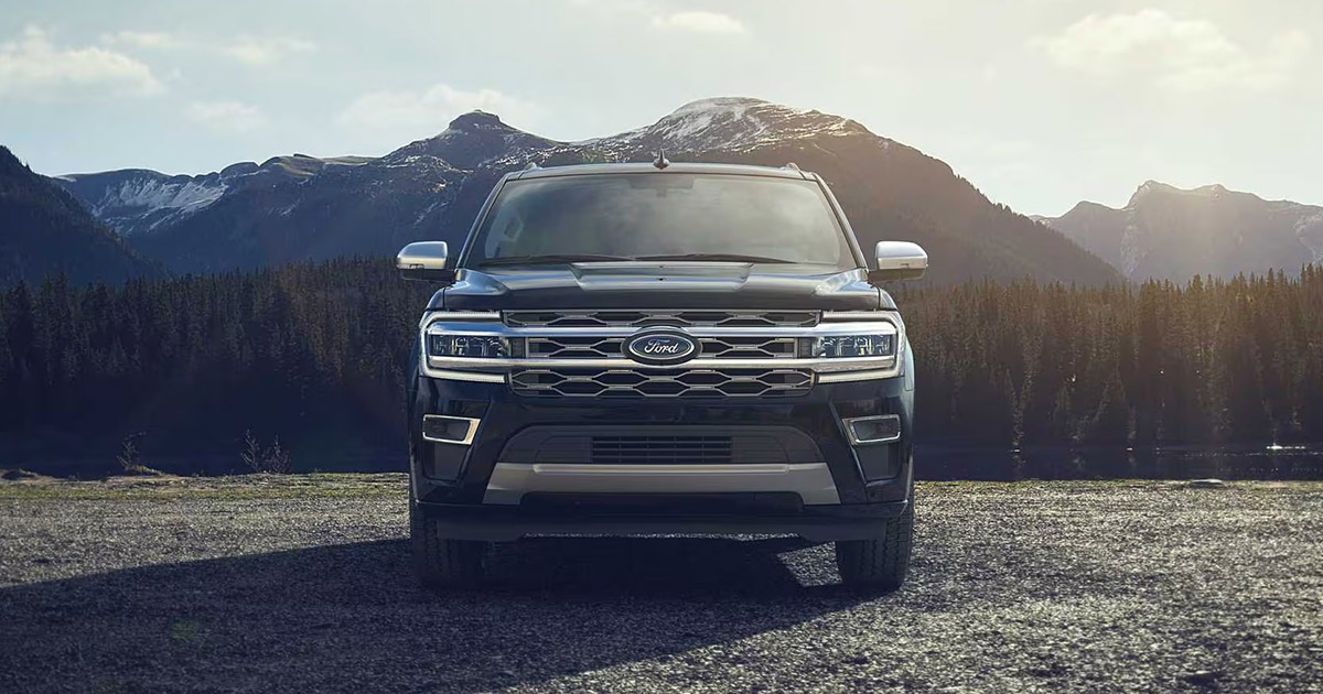 2025 Ford expedition head on outside of some mountains.