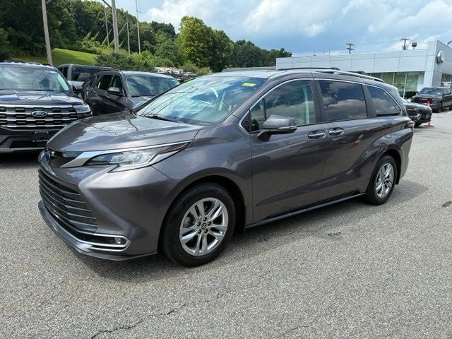 2023 Toyota Sienna Limited 7 Passenger