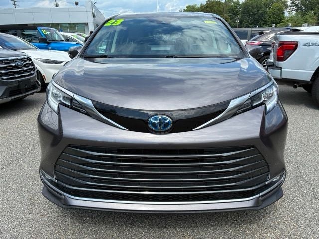 2023 Toyota Sienna Limited 7 Passenger